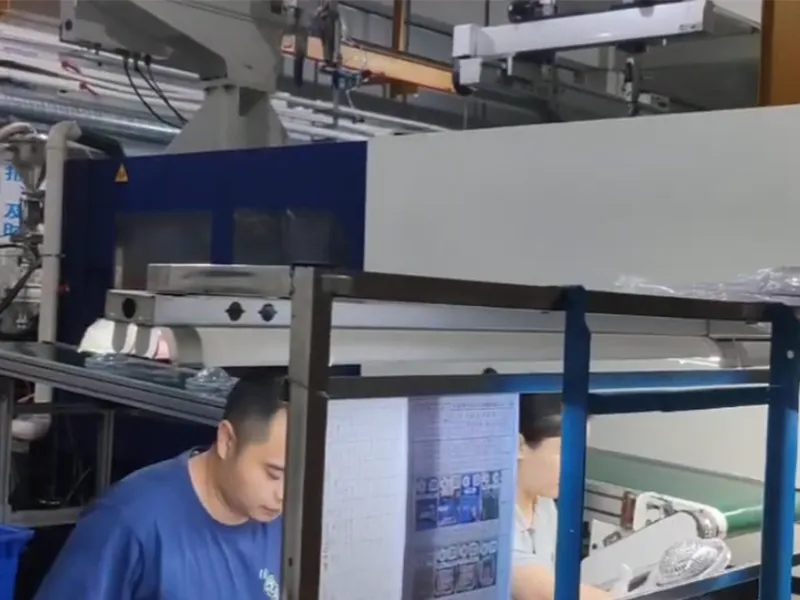 射出成形機加工ビデオ6